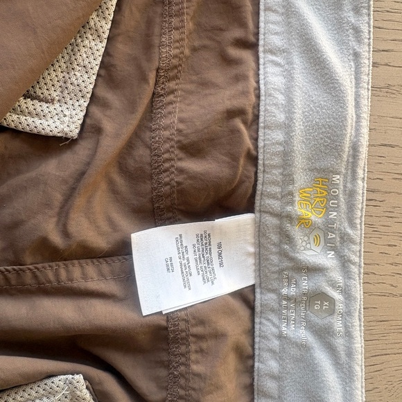 Men’s Mountain Hardwear Convertible Tech / Hiking Pants - Picture 2 of 6